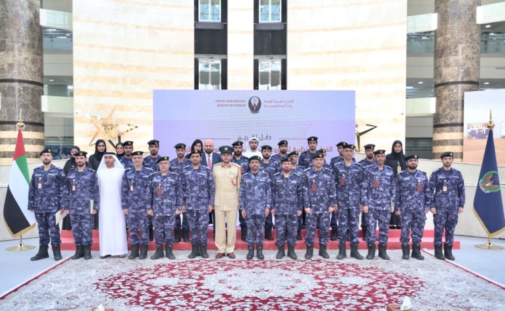 وكيل وزارة الداخلية يكرم الفرق المنظمة لمشروع تنمية القدرات القانونية والوظيفية