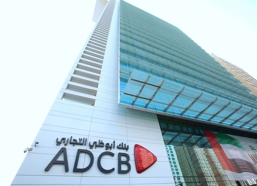 بنك أبوظبي التجاري يبدأ تغطية 3 شركات مدرجة تابعة لـ “أدنوك” ويمنحها توصية “شراء”