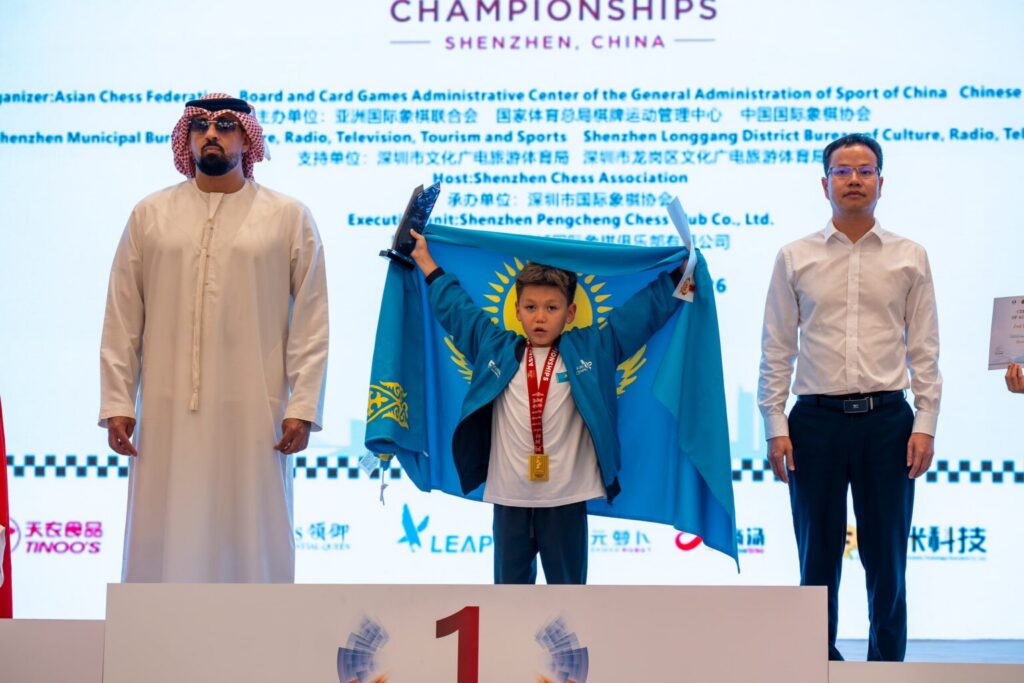 سلطان بن خليفة بن شخبوط يتوج أبطال آسيا للشطرنج بالصين