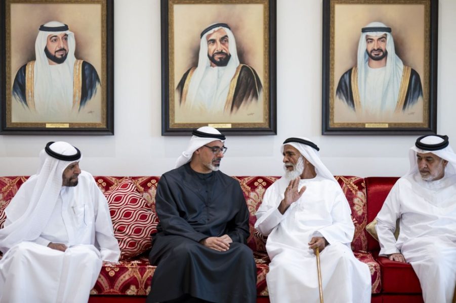 خالد بن محمد بن زايد يقدم واجب العزاء لأسرة الشهيد سعيد عبدالله الشامسي