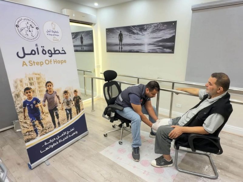 ضمن برنامج “خطوة أمل”.. المستشفى الإماراتي العائم يؤهل 42 مصابا فلسطينيا بأطراف صناعية