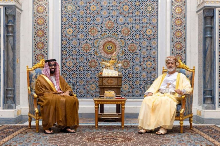 سلطان عُمان يستقبل طحنون بن زايد