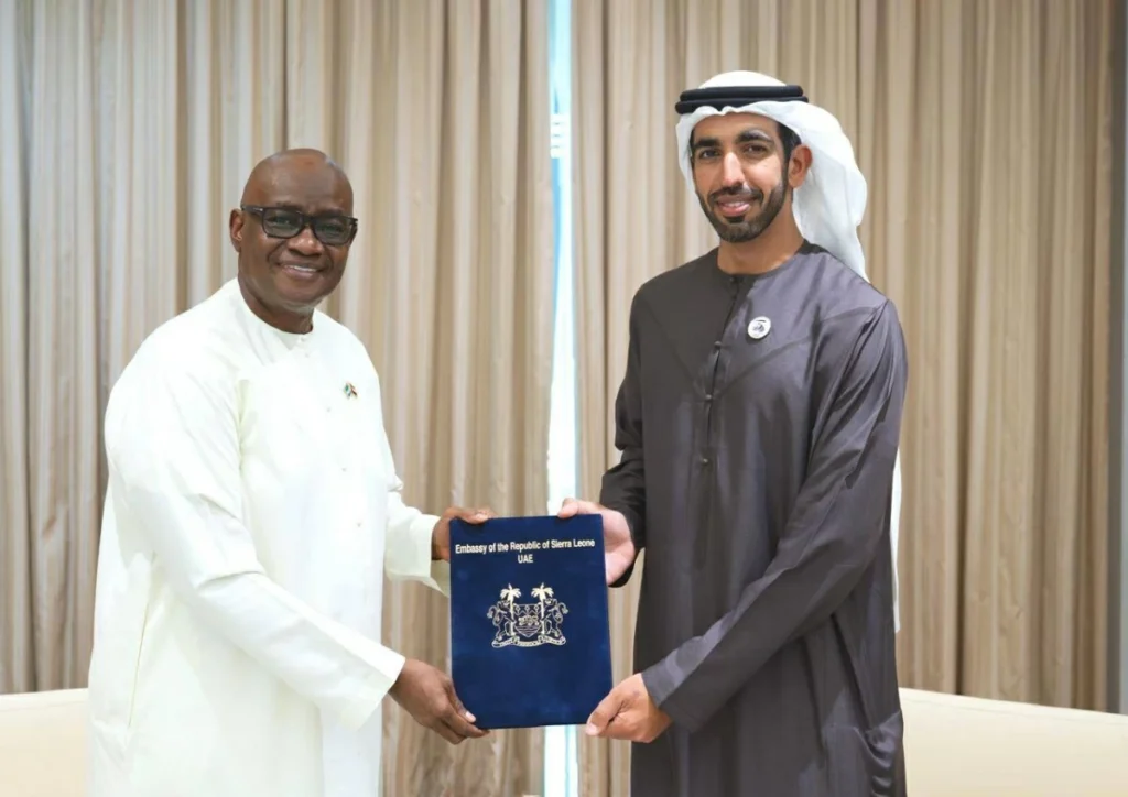 محمد بن زايد يتلقى دعوة لحضور قمة «WAIIS»