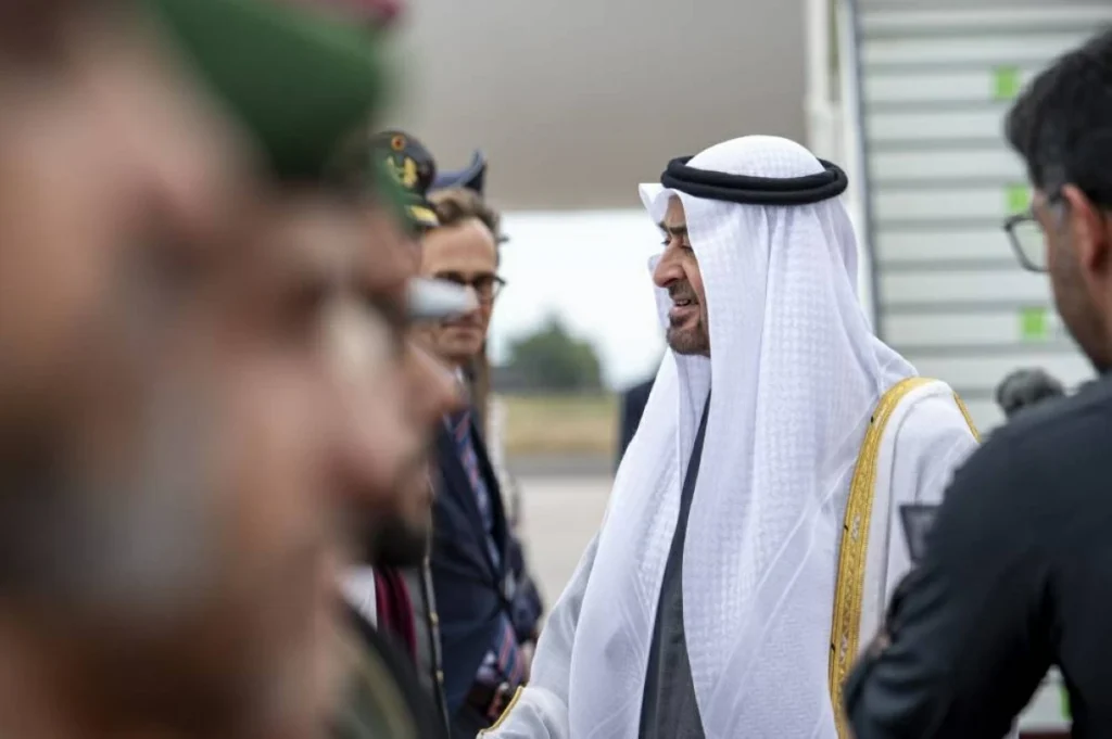 مراسم استقبال رسمية لمحمد بن زايد والرئيس الألماني في مقدمة مستقبليه