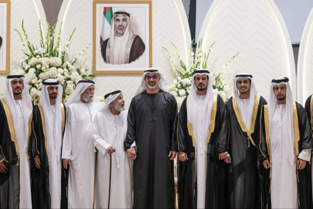خالد بن محمد بن زايد يشهد العرس الجماعي لقبيلة العوامر