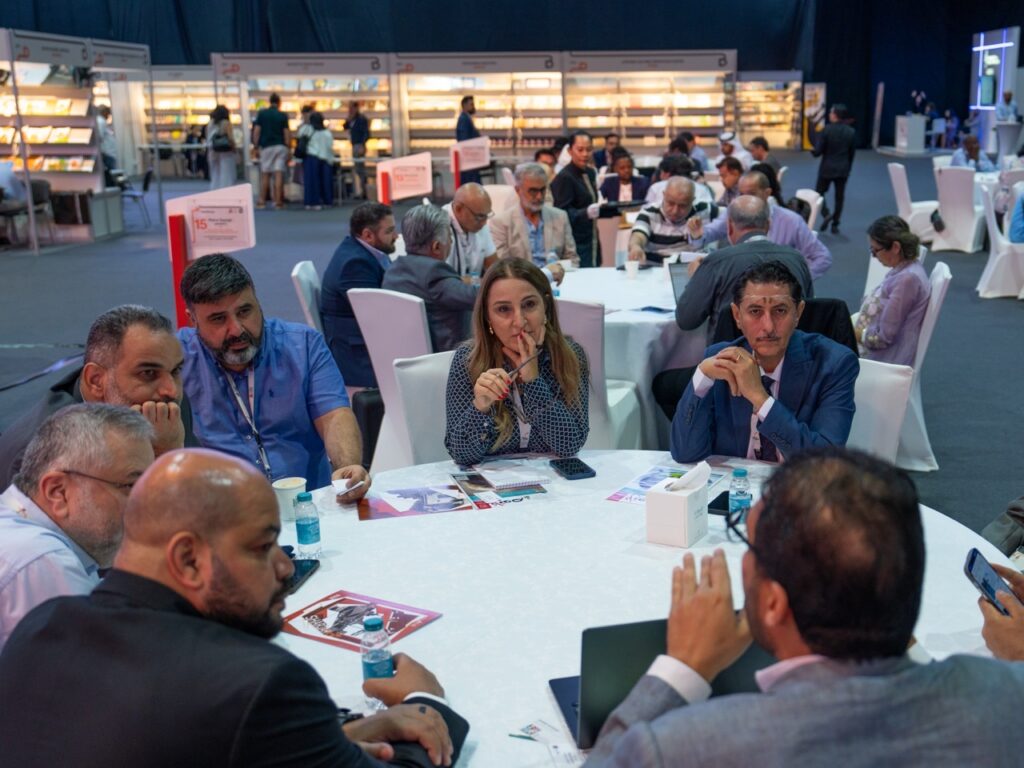 مؤتمر الشارقة للموزعين يبحث جذب جمهور أوسع للمكتبات