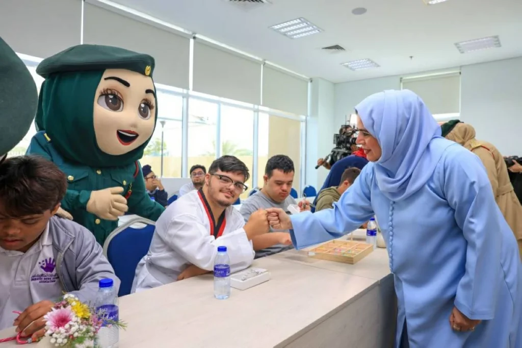 شرطة دبي تنمّي إبداع أطفال متلازمة داون